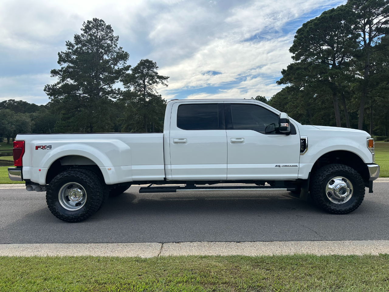 2021 Ford F-350 Lariat photo 4