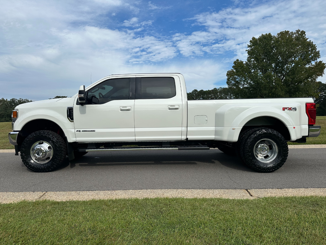 2021 Ford F-350 Lariat photo 8
