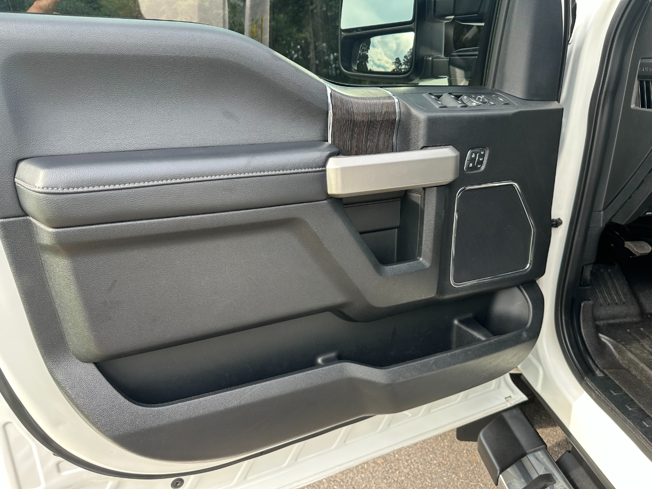 2021 Ford F-350 Lariat photo 9