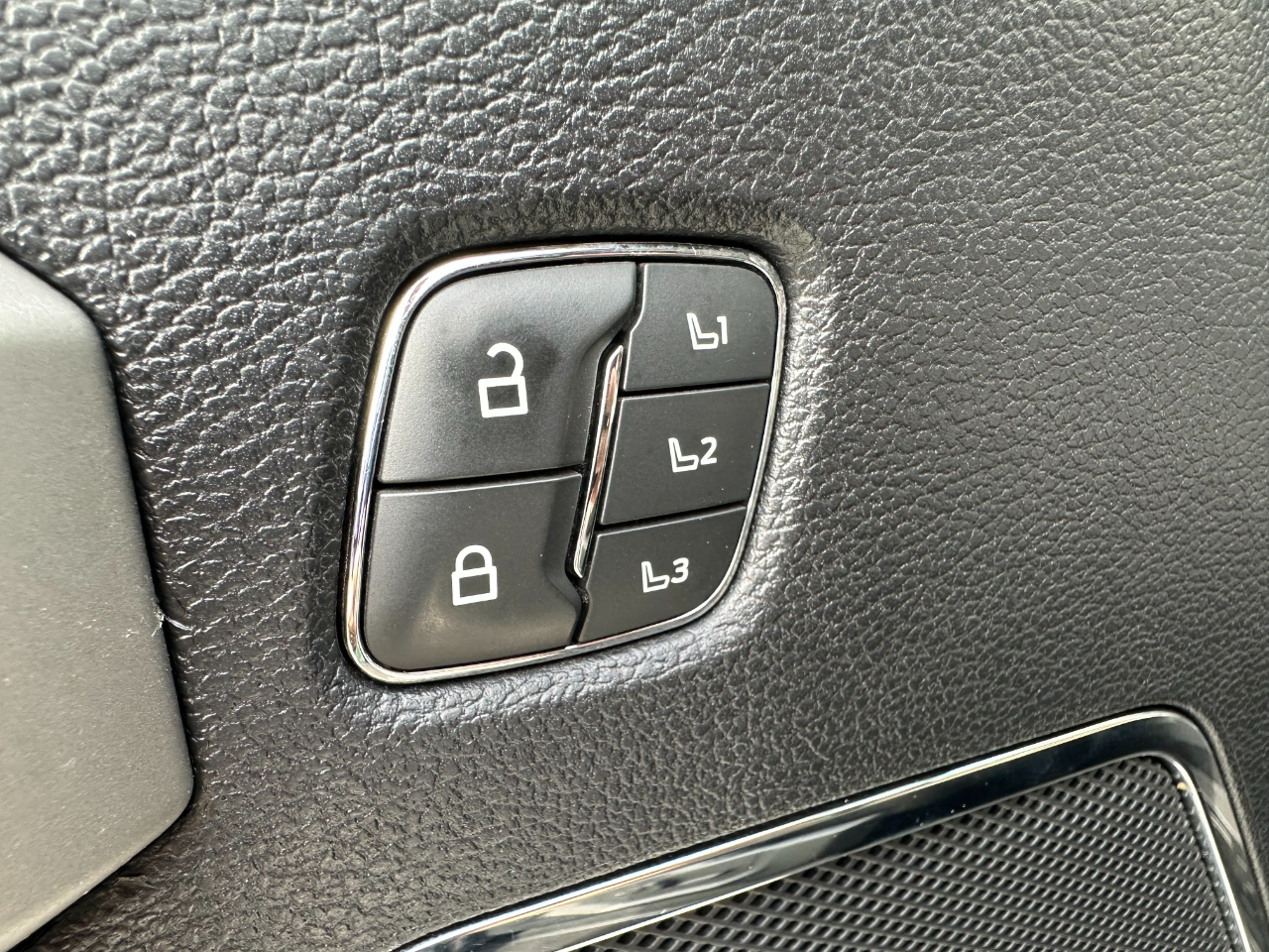 2021 Ford F-350 Lariat photo 10