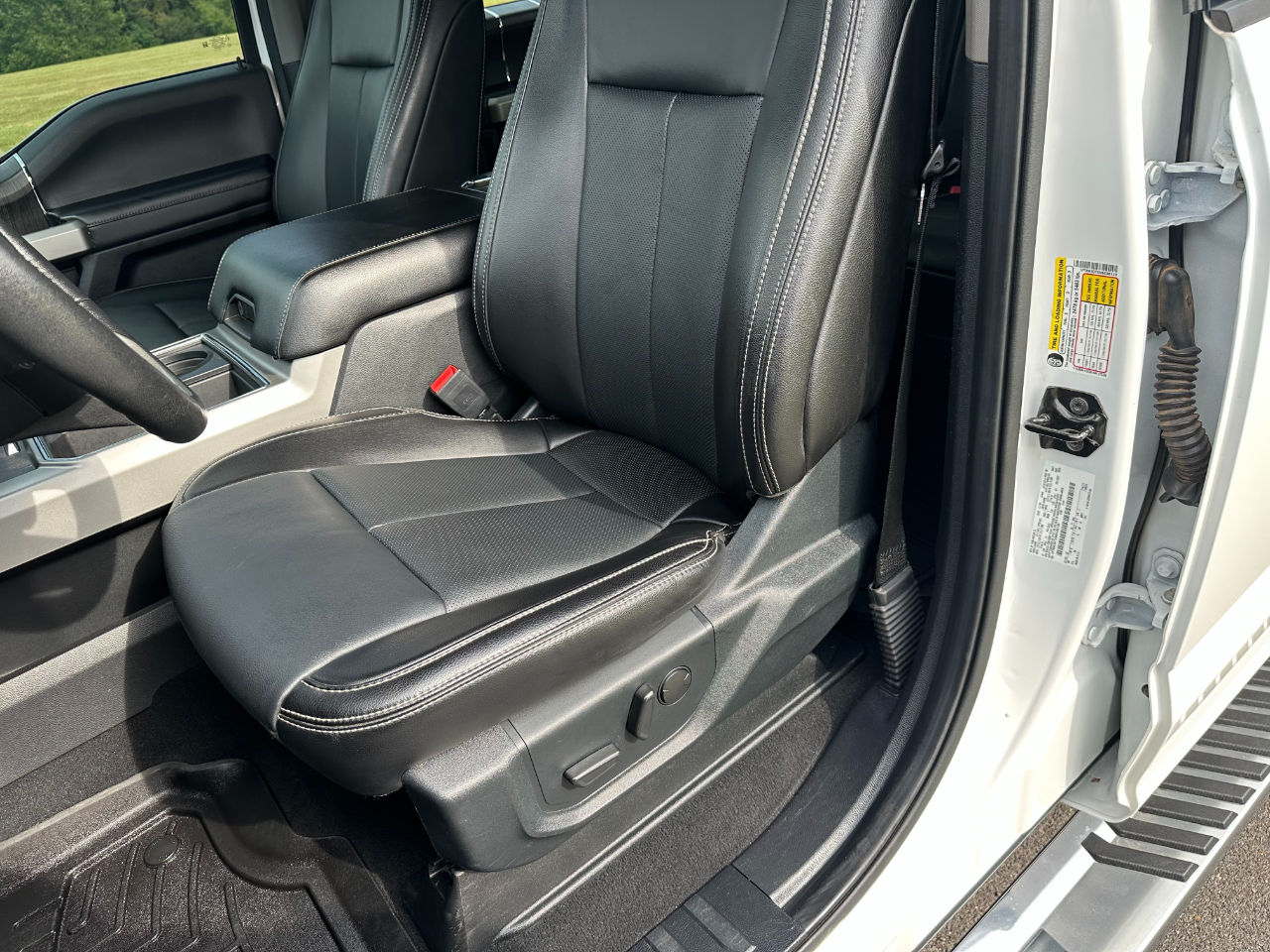 2021 Ford F-350 Lariat photo 13