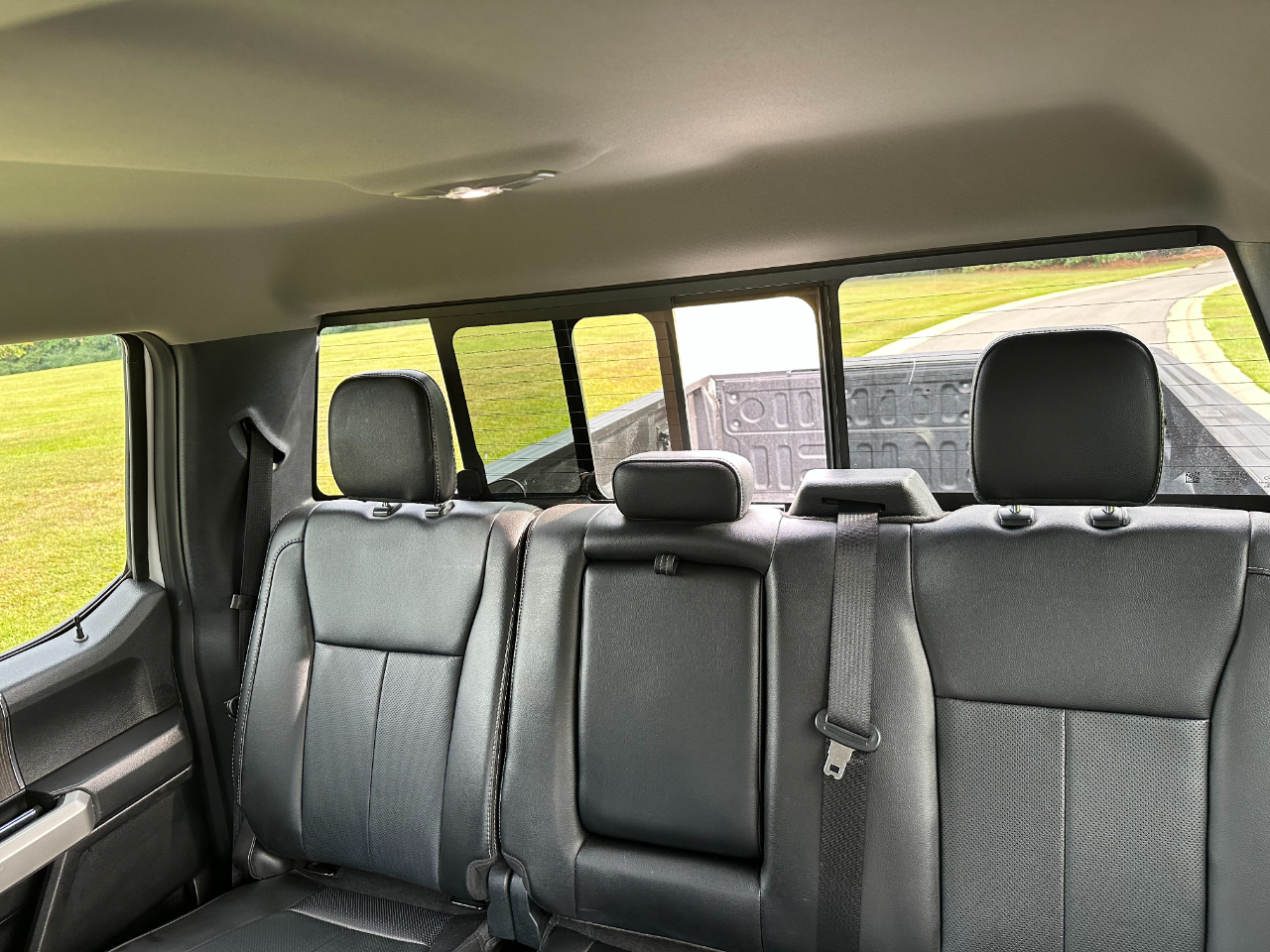 2021 Ford F-350 Lariat photo 14