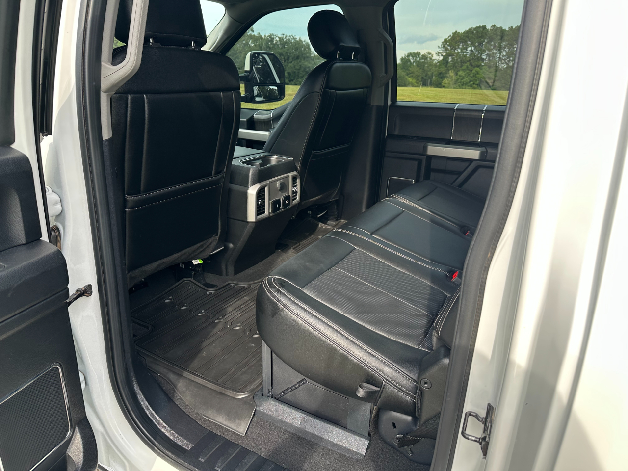 2021 Ford F-350 Lariat photo 15