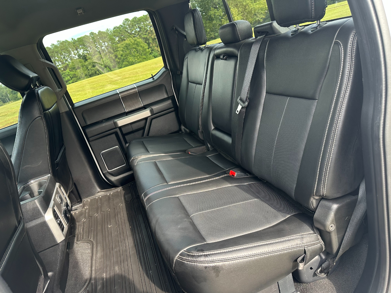 2021 Ford F-350 Lariat photo 16