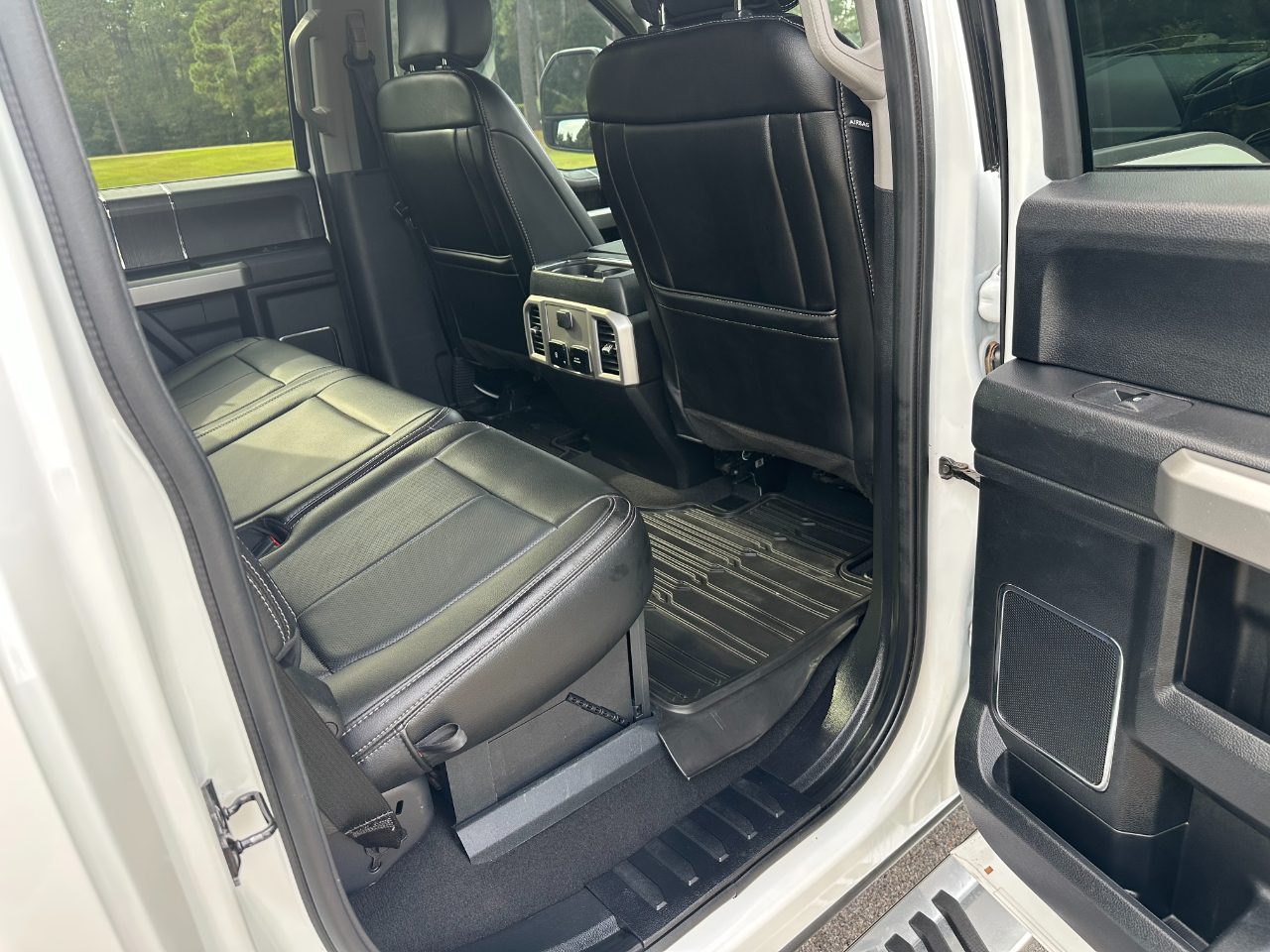 2021 Ford F-350 Lariat photo 18