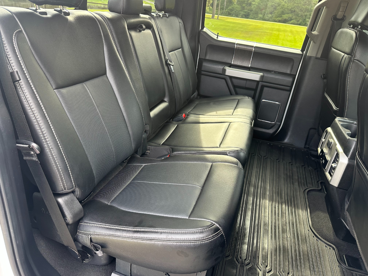 2021 Ford F-350 Lariat photo 19