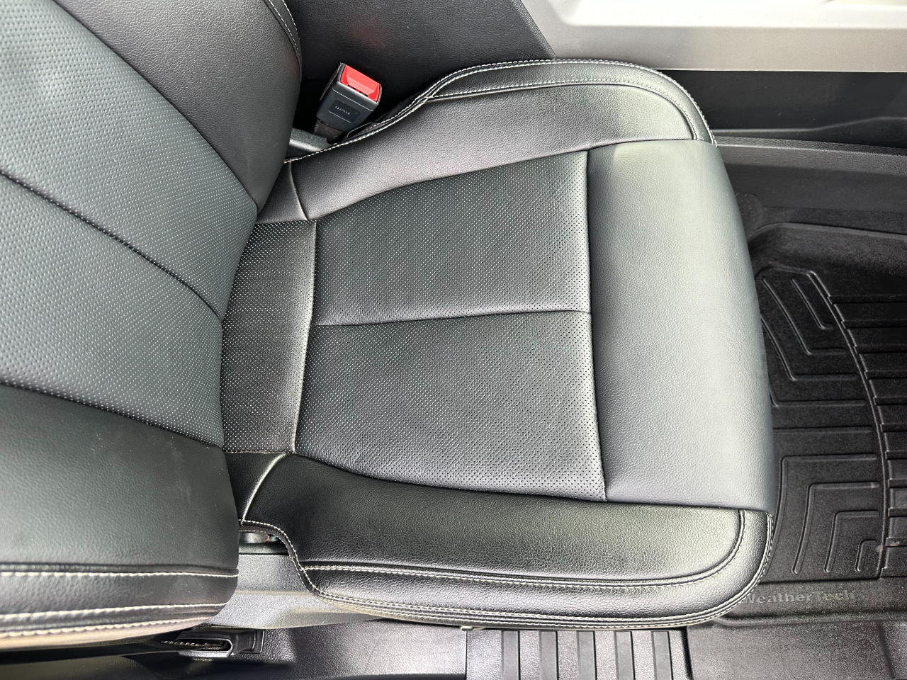 2021 Ford F-350 Lariat photo 24