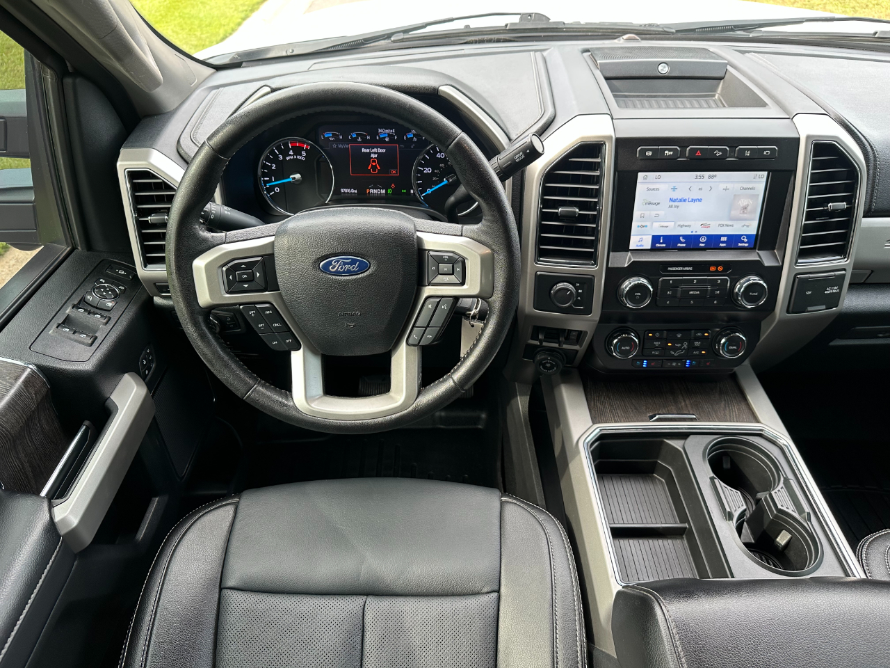 2021 Ford F-350 Lariat photo 27