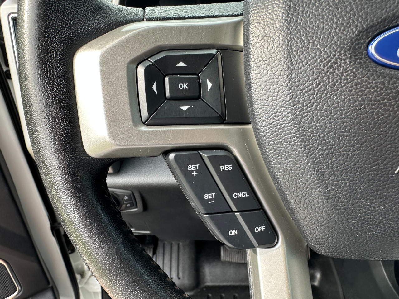 2021 Ford F-350 Lariat photo 30