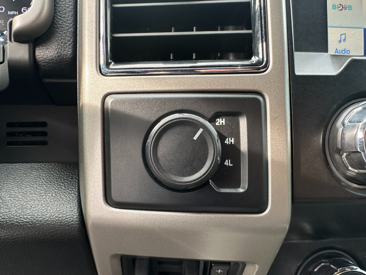 2021 Ford F-350 Lariat photo 34