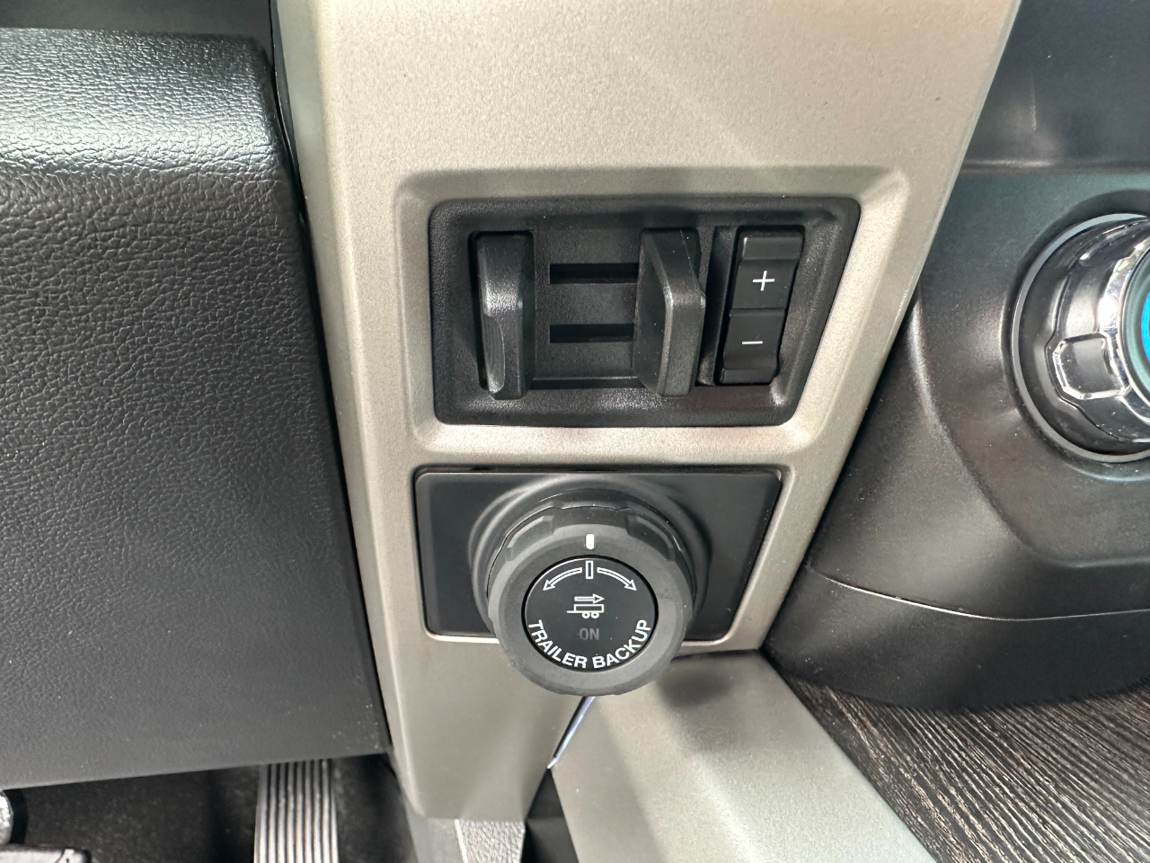 2021 Ford F-350 Lariat photo 35