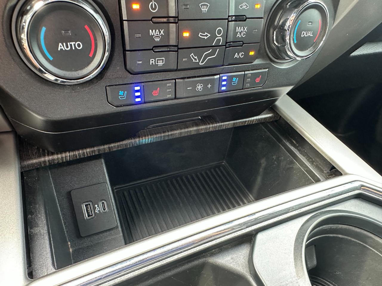 2021 Ford F-350 Lariat photo 43