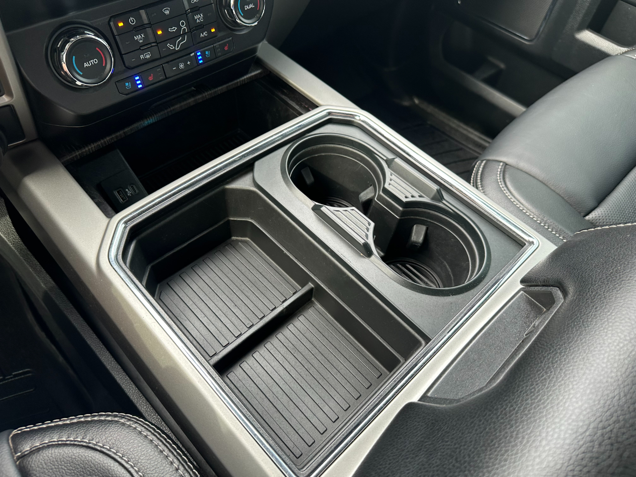 2021 Ford F-350 Lariat photo 44