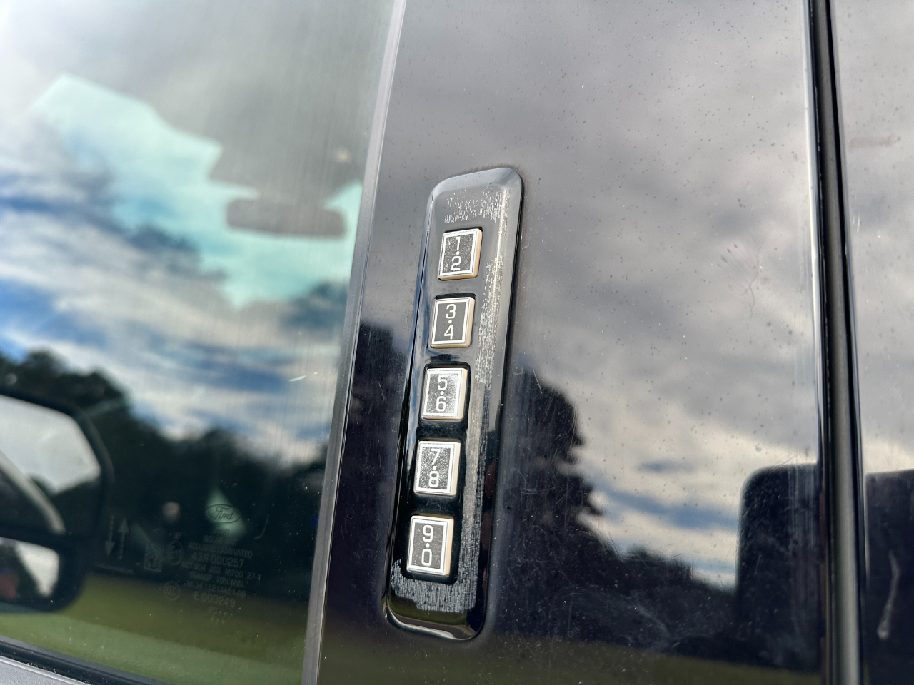 2021 Ford F-350 Lariat photo 46
