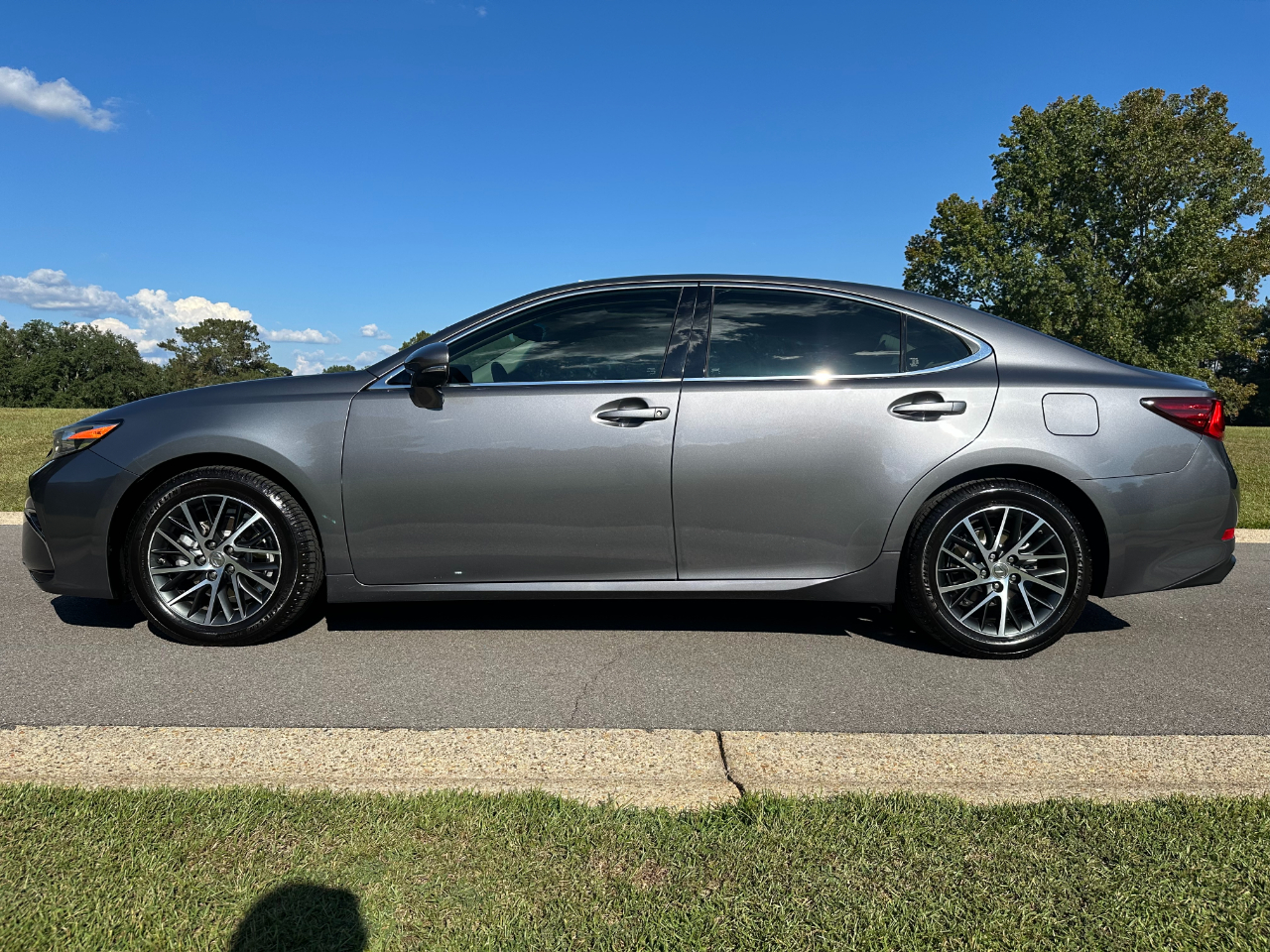 2017 Lexus ES 350 Premium photo 8