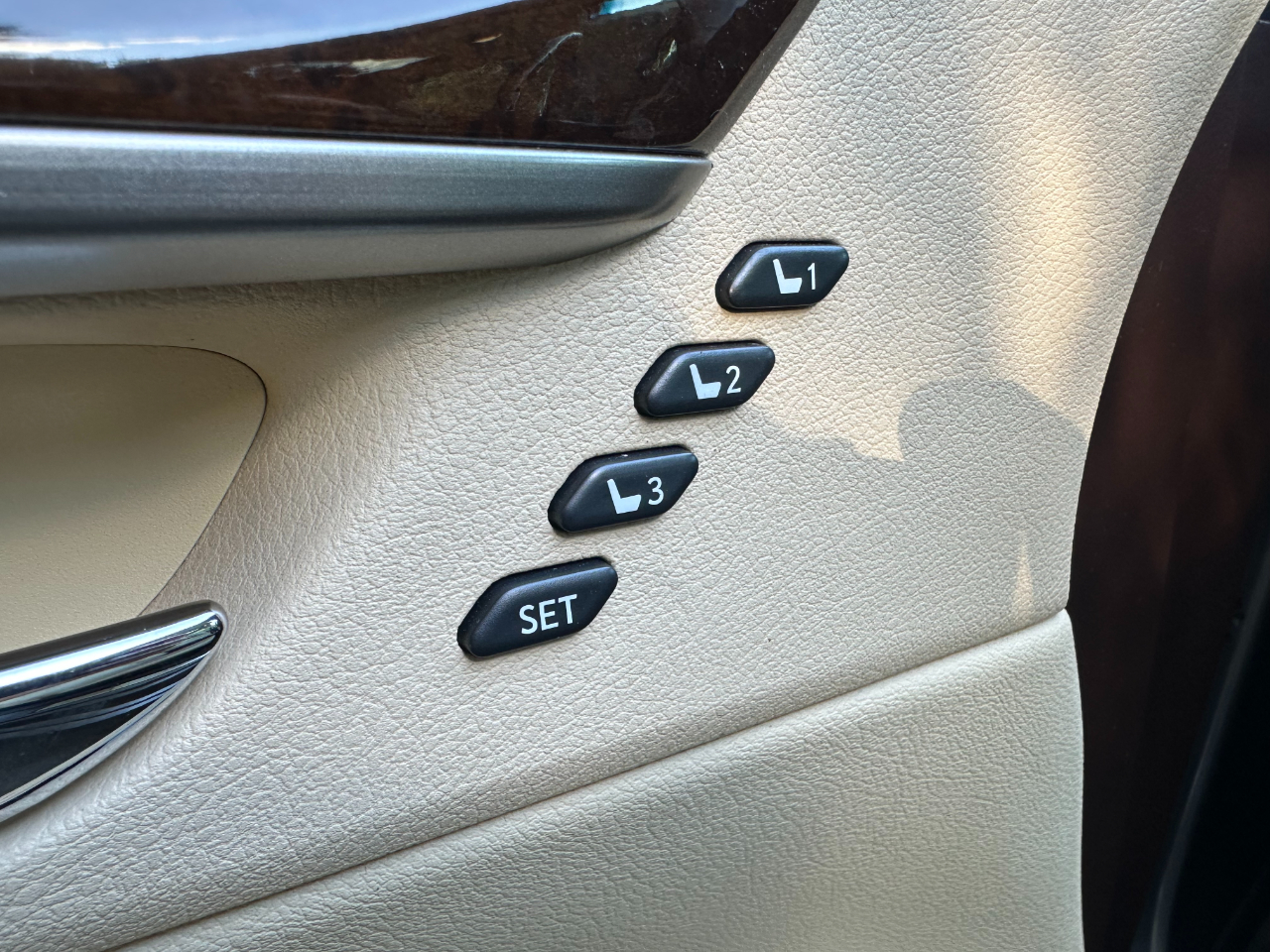 2017 Lexus ES 350 Premium photo 10