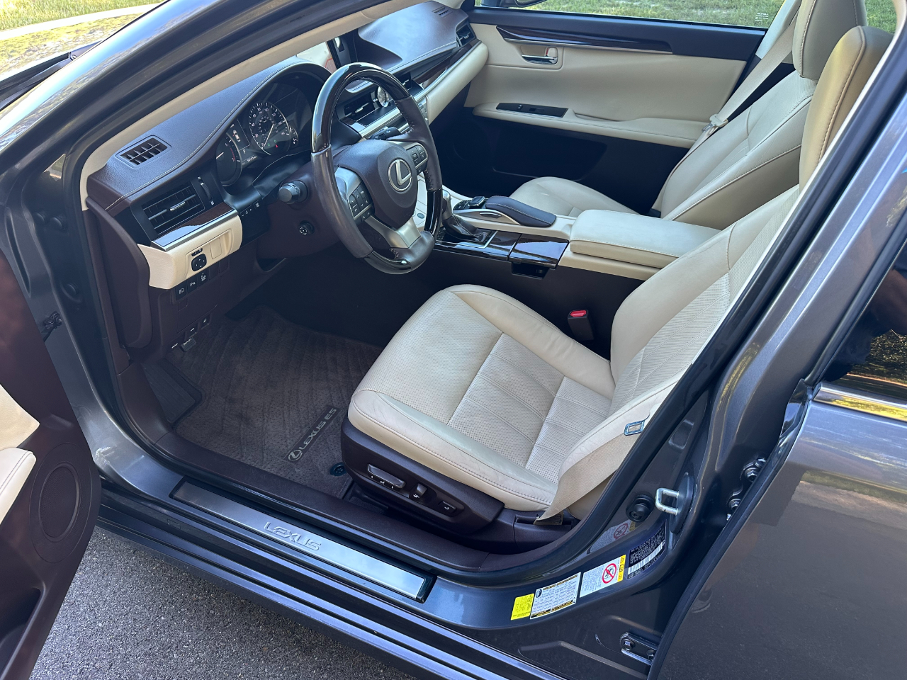 2017 Lexus ES 350 Premium photo 11