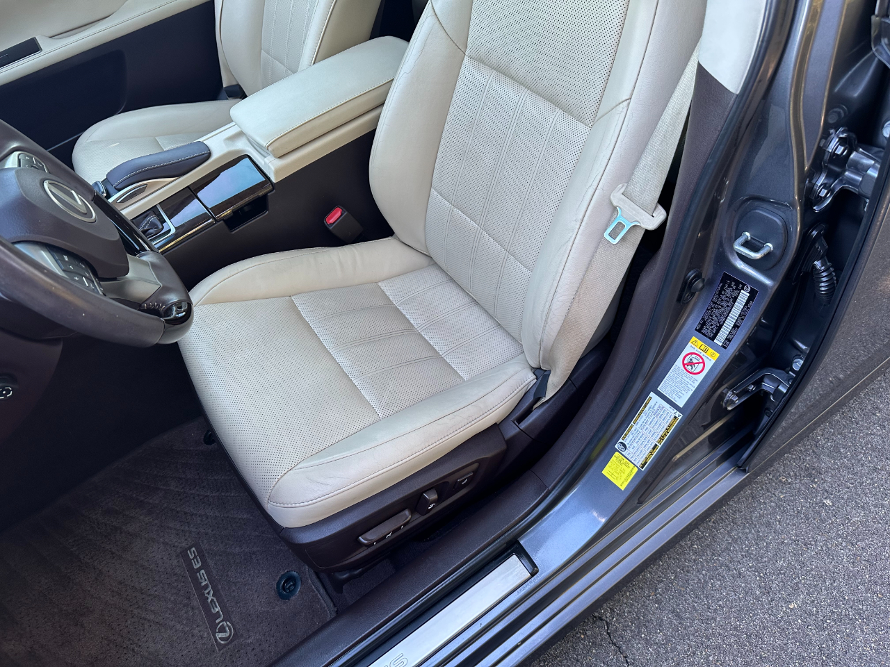 2017 Lexus ES 350 Premium photo 13