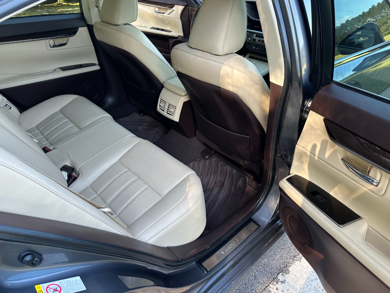 2017 Lexus ES 350 Premium photo 21