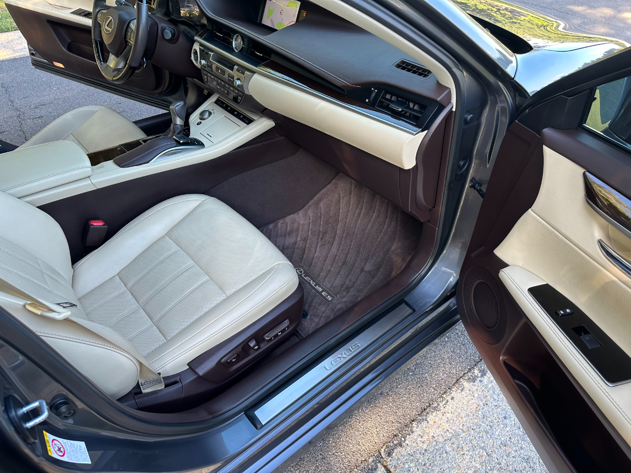 2017 Lexus ES 350 Premium photo 25