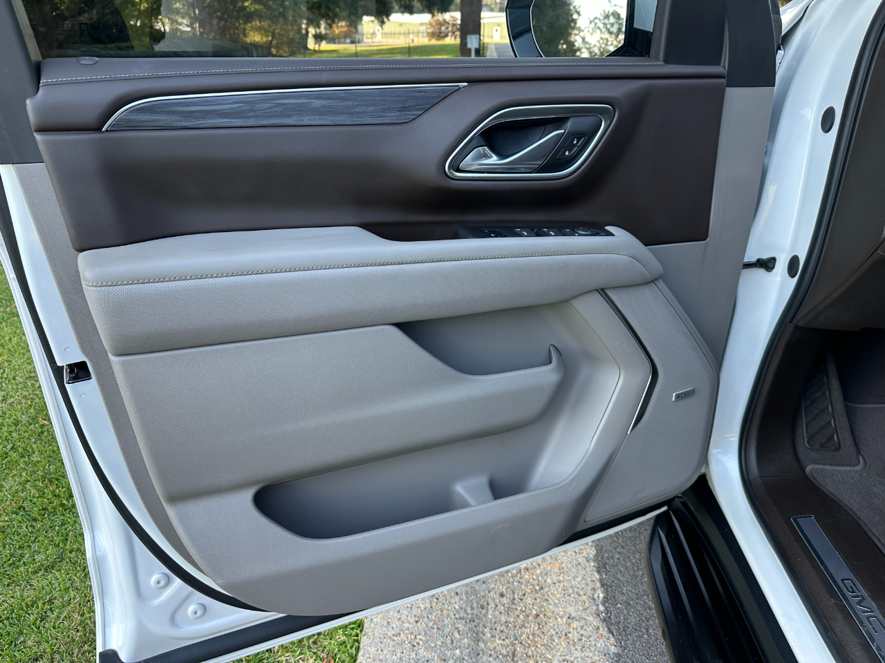 2024 Gmc Yukon XL SLT photo 9