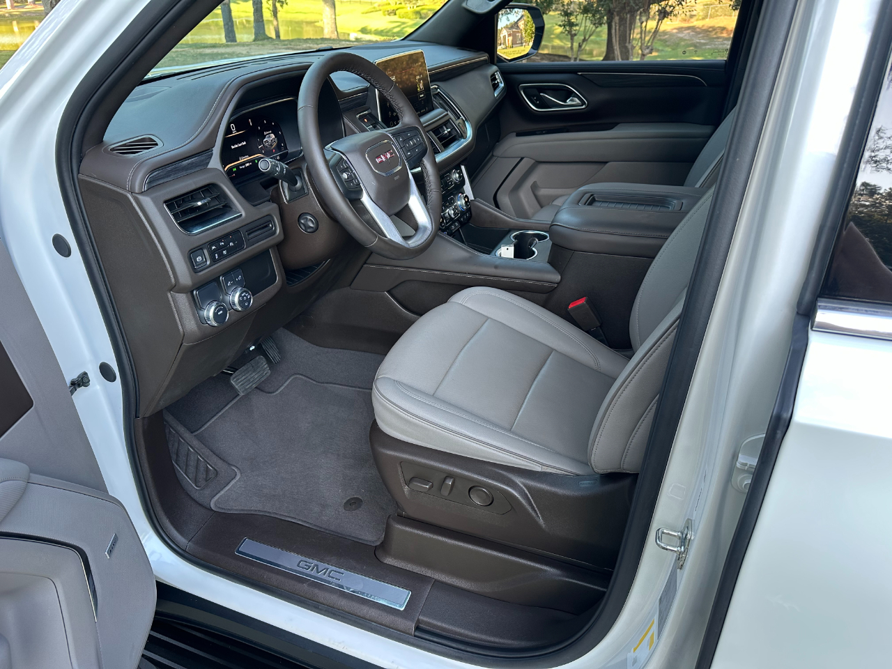 2024 Gmc Yukon XL SLT photo 12