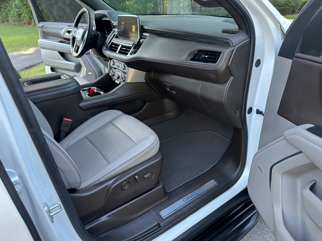 2024 Gmc Yukon XL SLT photo 32