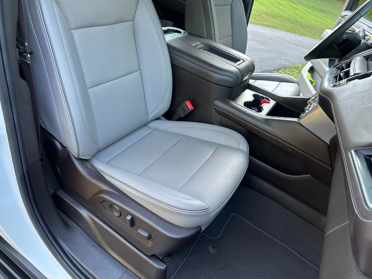 2024 Gmc Yukon XL SLT photo 33