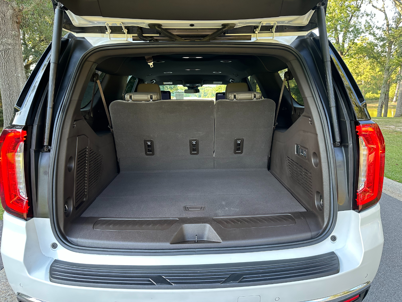 2024 Gmc Yukon XL SLT photo 35