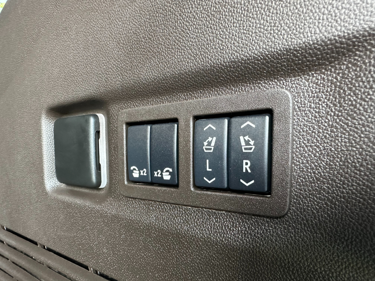 2024 Gmc Yukon XL SLT photo 37