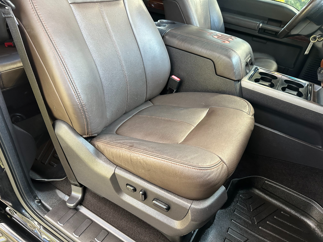 Ford Super Duty F-250 SRW 4WD Crew Cab 156" King Ranch 2015 Ford Super Duty F-250 SRW 4WD Crew Cab 156" King Ranch 2015