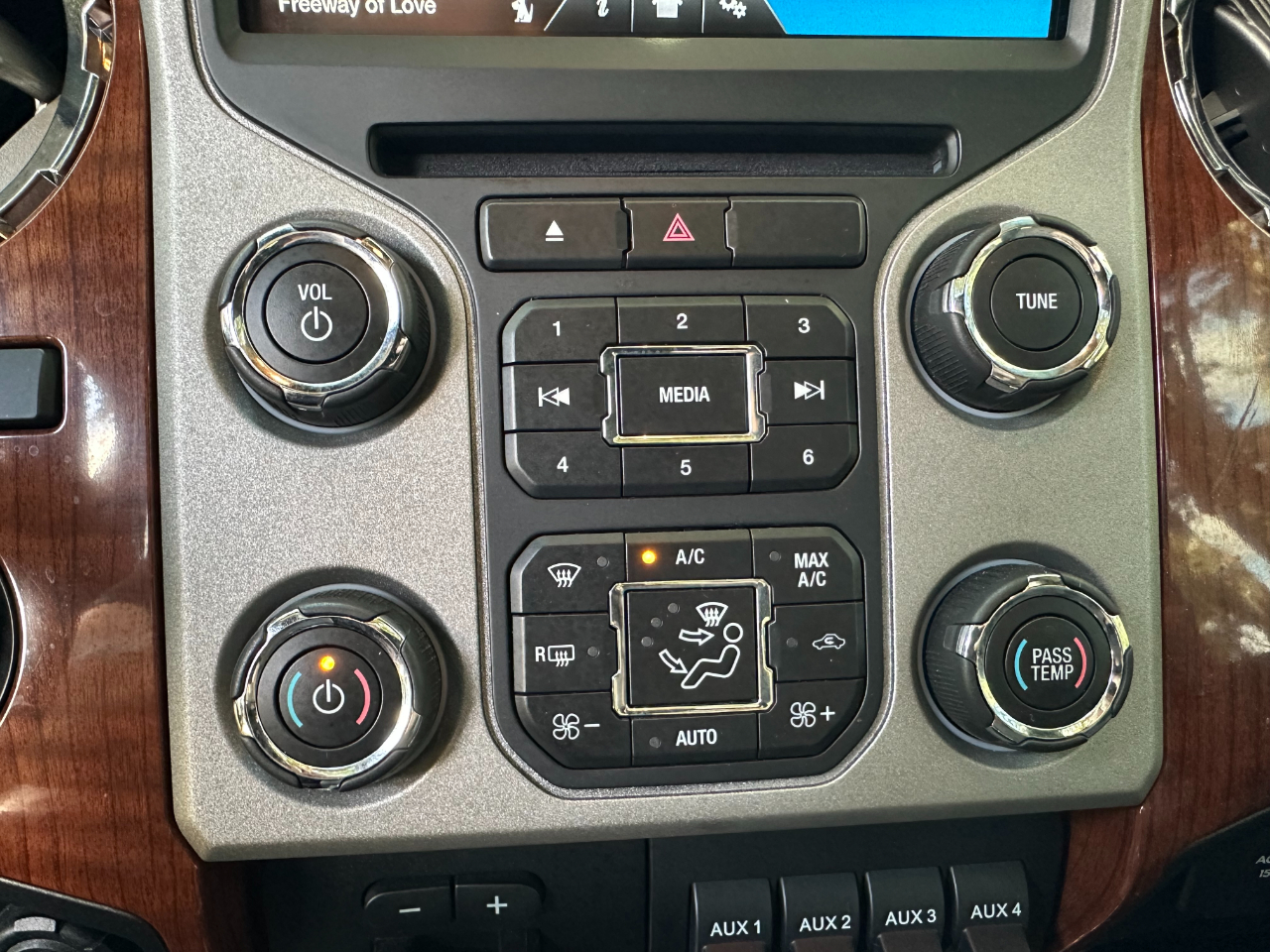 Ford Super Duty F-250 SRW 4WD Crew Cab 156" King Ranch 2015 Ford Super Duty F-250 SRW 4WD Crew Cab 156" King Ranch 2015