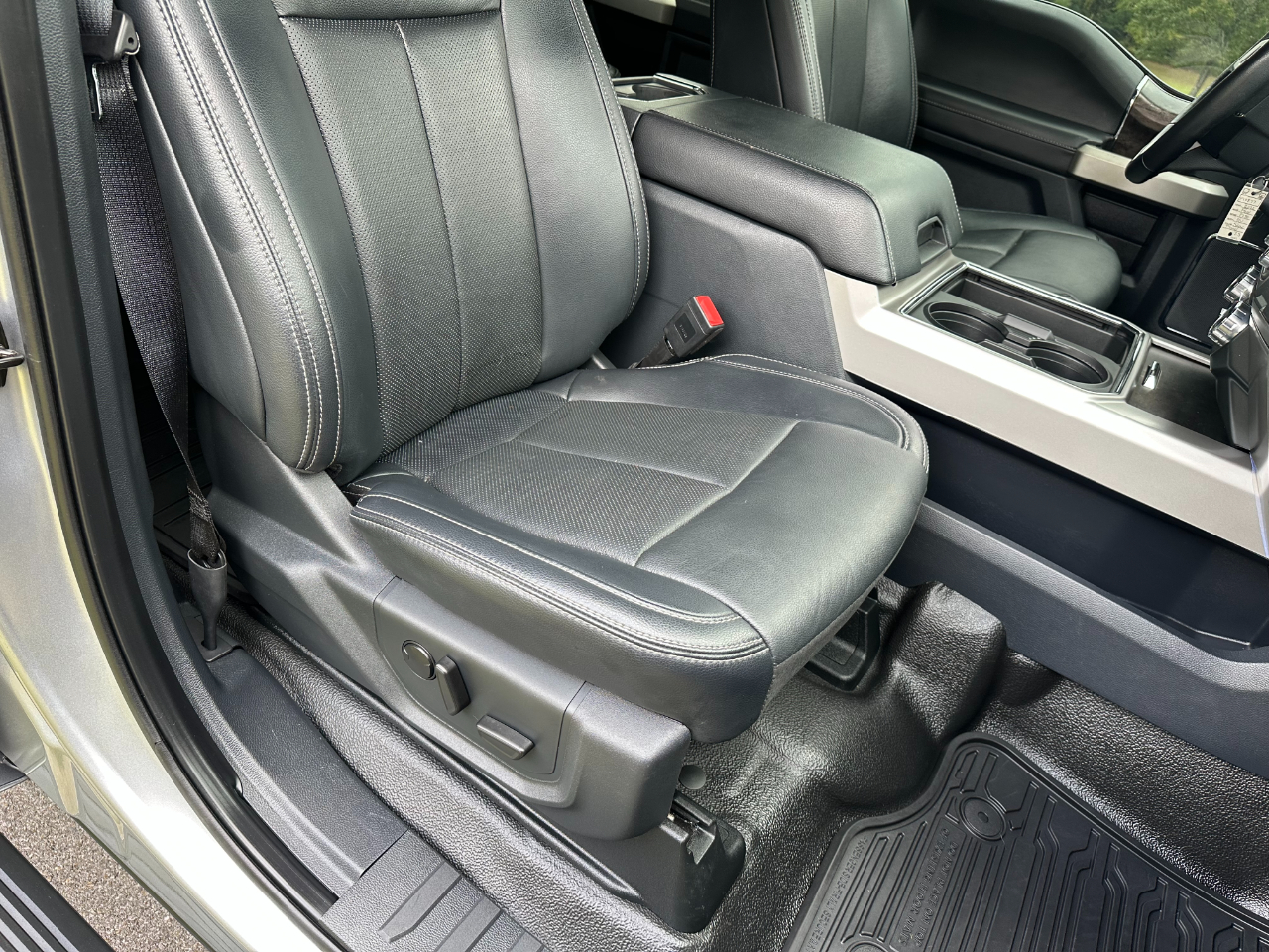 Ford Super Duty F-250 SRW Lariat 4WD Crew Cab 6.75' Box 2022 Ford Super Duty F-250 SRW Lariat 4WD Crew Cab 6.75' Box 2022