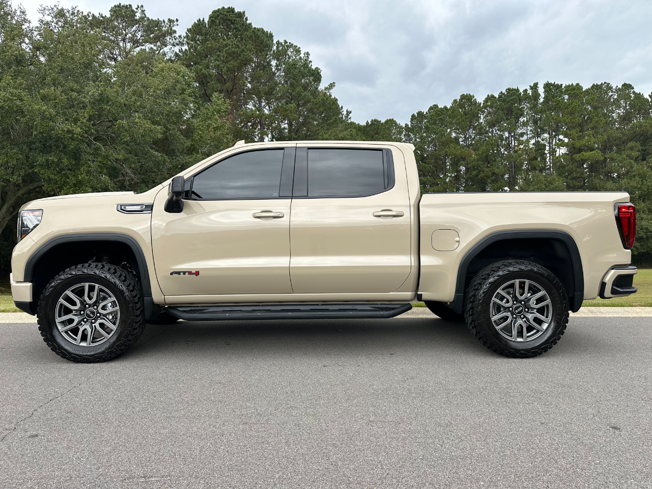 GMC Sierra 1500 4WD Crew Cab 147" AT4 2023 GMC Sierra 1500 4WD Crew Cab 147" AT4 2023