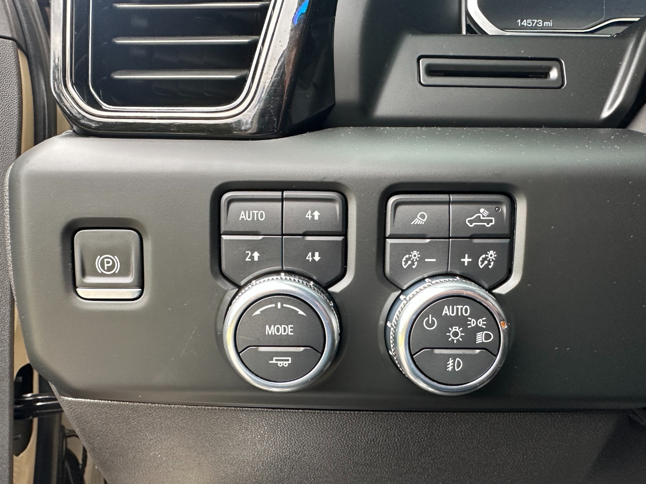 GMC Sierra 1500 4WD Crew Cab 147" AT4 2023 GMC Sierra 1500 4WD Crew Cab 147" AT4 2023