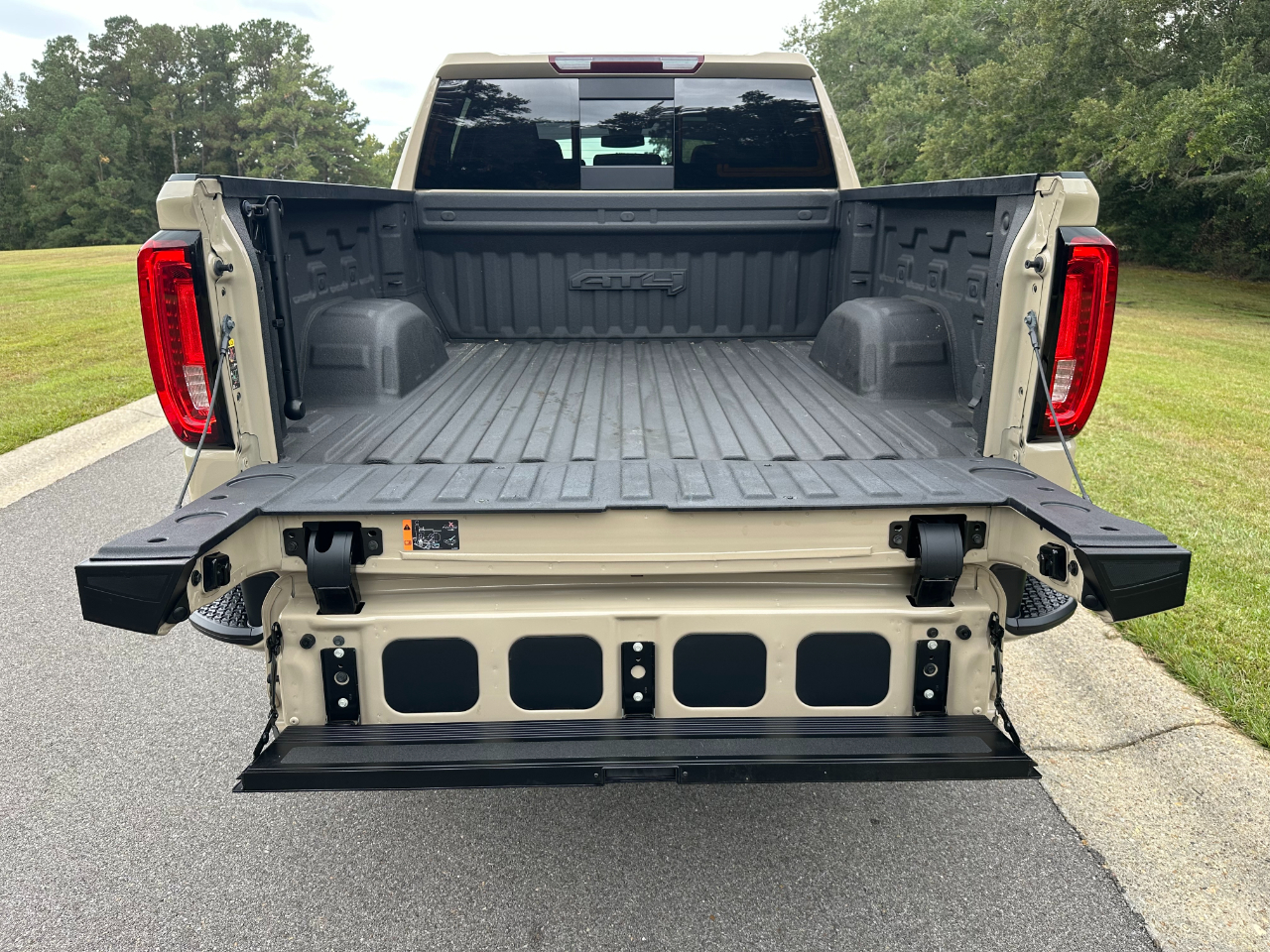 GMC Sierra 1500 4WD Crew Cab 147" AT4 2023 GMC Sierra 1500 4WD Crew Cab 147" AT4 2023