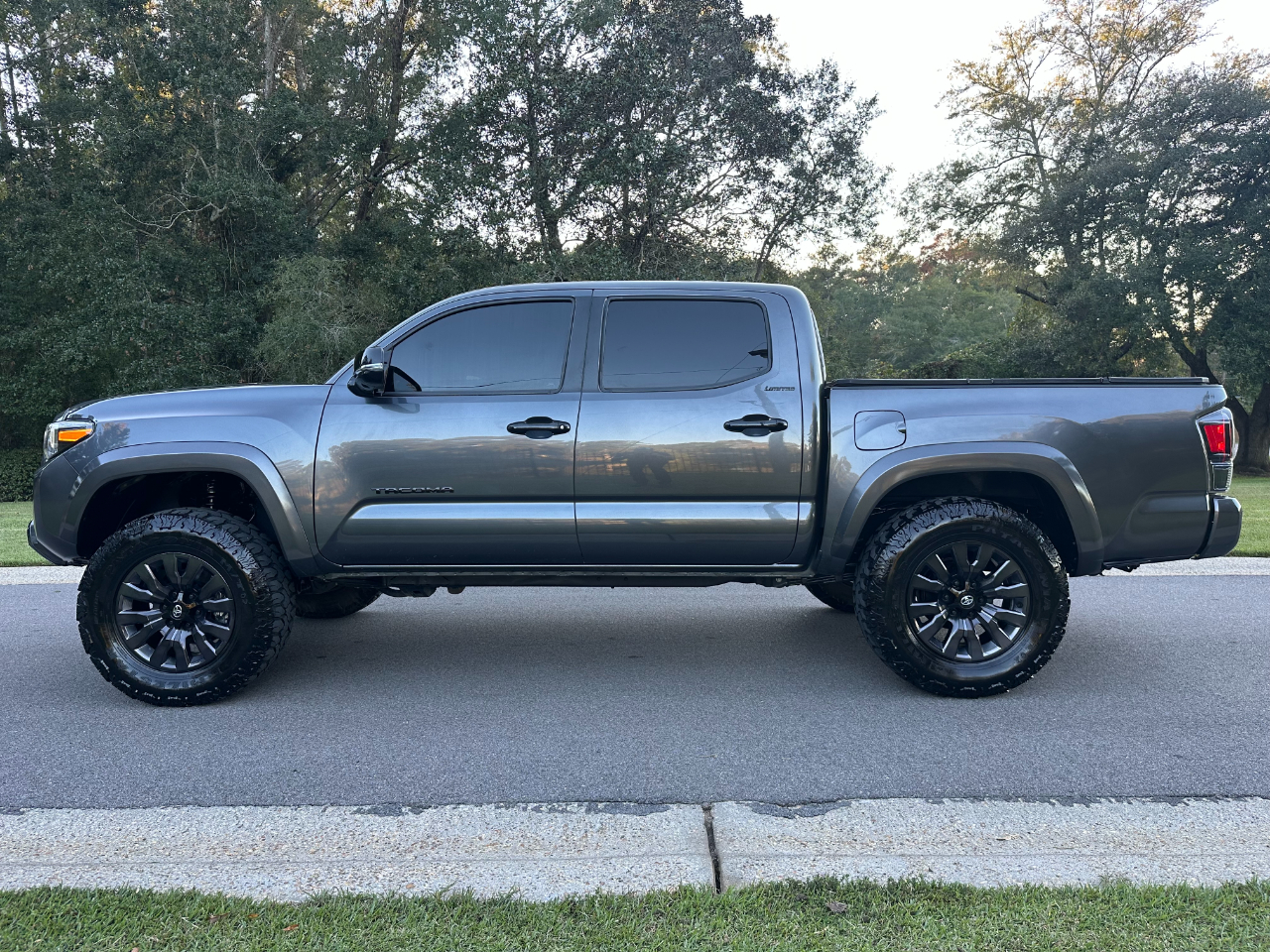 Toyota Tacoma 4WD Limited Double Cab 5' Bed V6 AT (Natl) 2023 Toyota Tacoma 4WD Limited Double Cab 5' Bed V6 AT (Natl) 2023
