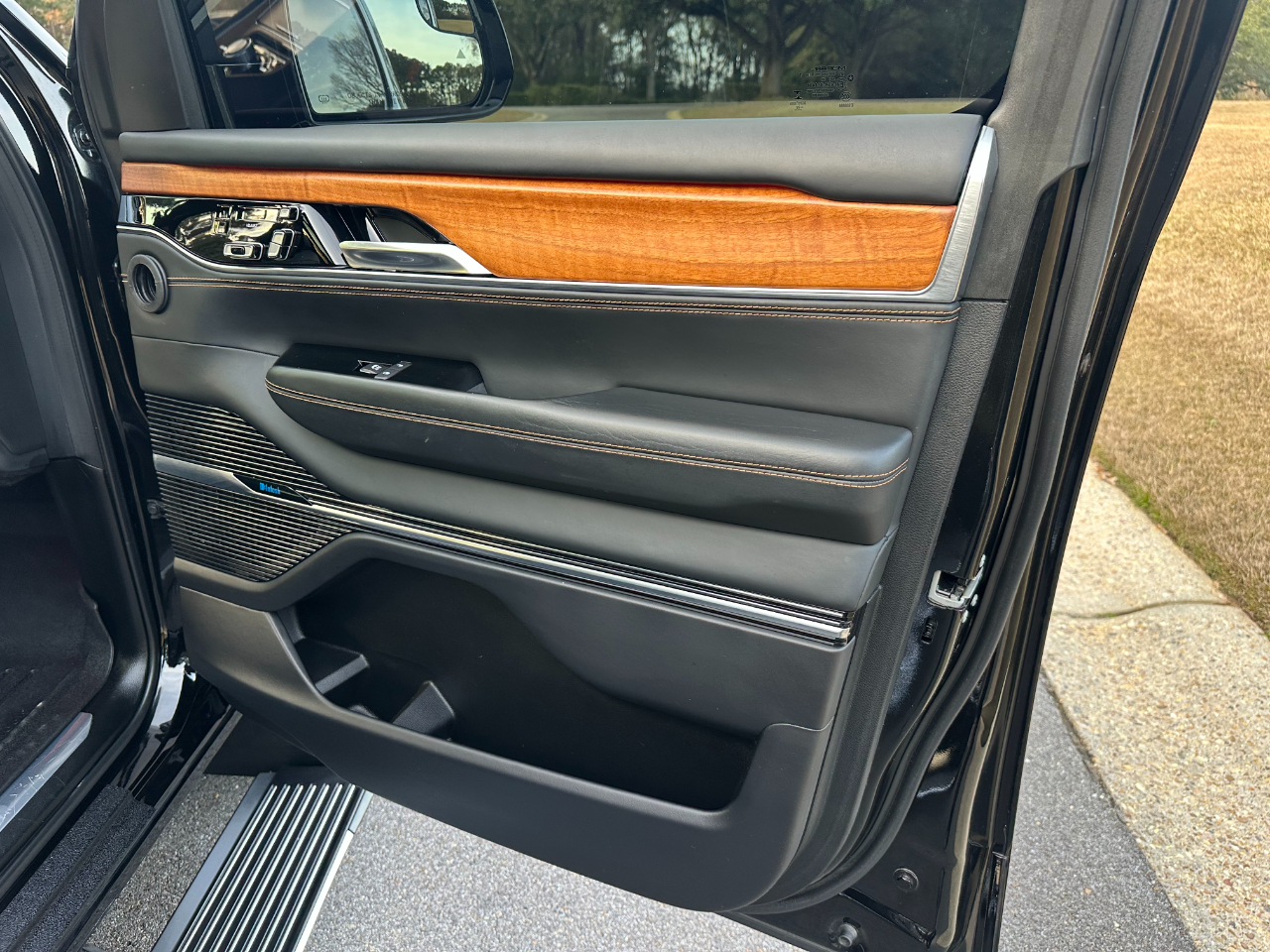 Jeep Grand Wagoneer Series III 4x4 2023