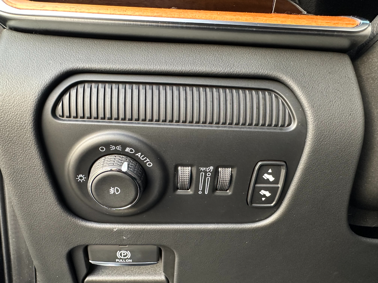 Jeep Grand Wagoneer Series III 4x4 2023