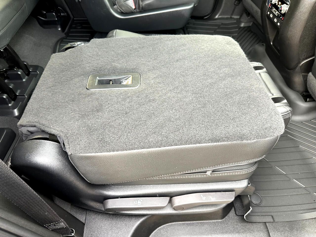 GMC Yukon 2WD 4dr Denali 2023