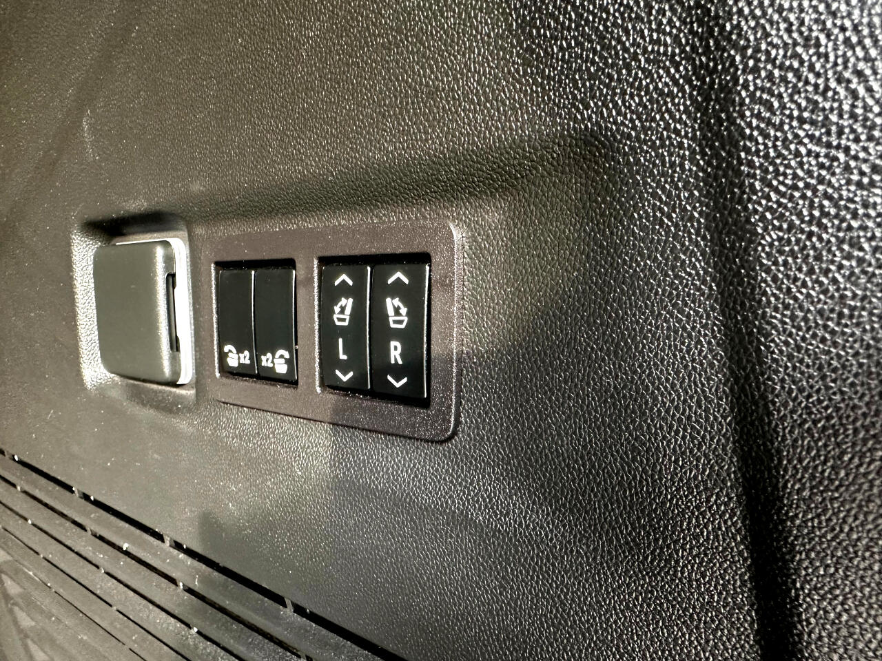 GMC Yukon 2WD 4dr Denali 2023