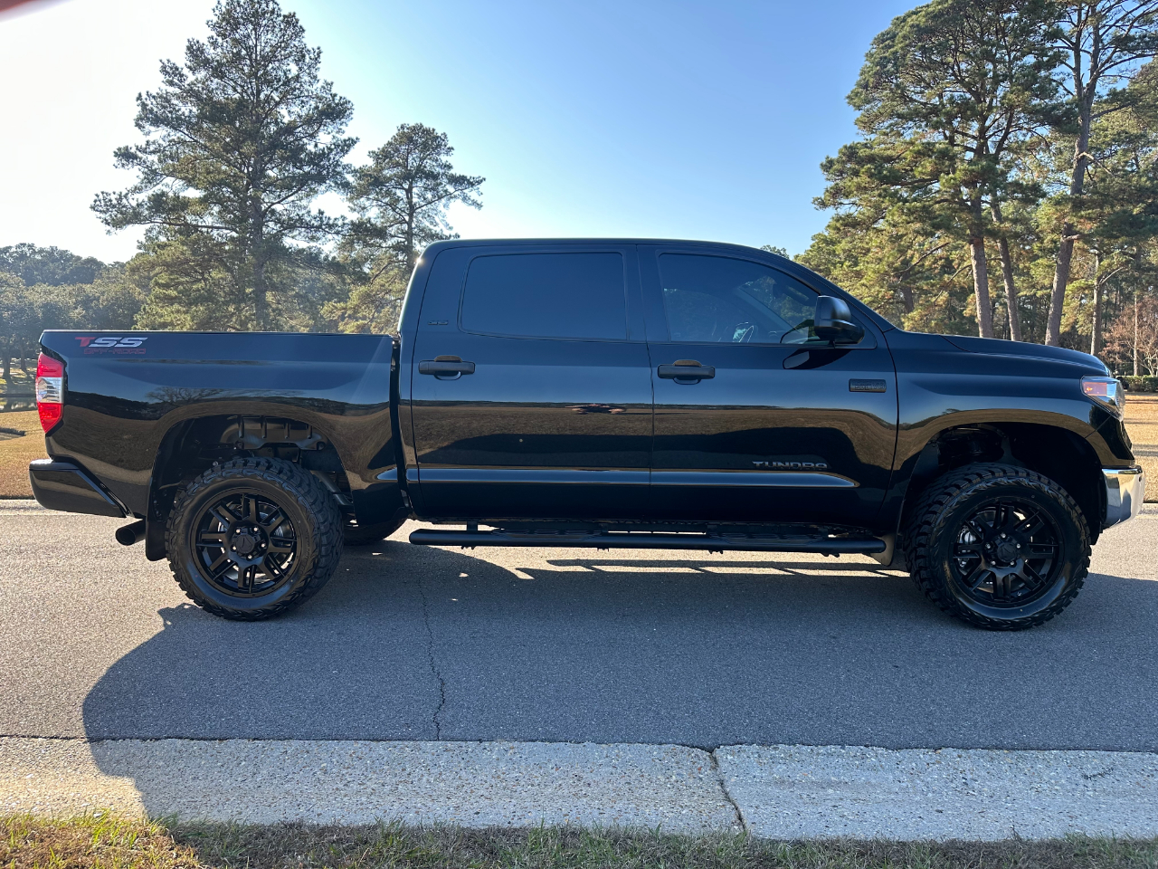 Toyota Tundra 4WD SR5 CrewMax 5.5' Bed 5.7L (Natl) 2021
