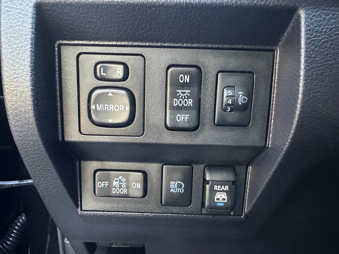 Toyota Tundra 4WD SR5 CrewMax 5.5' Bed 5.7L (Natl) 2021