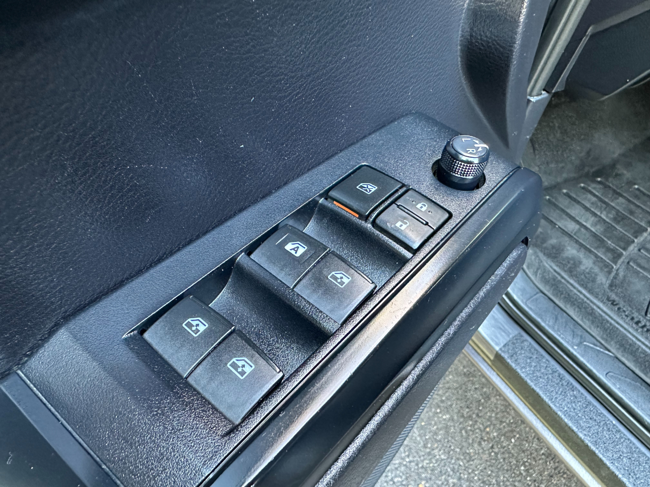 Toyota Tacoma 2WD SR5 Double Cab 5' Bed I4 AT (Natl) 2020