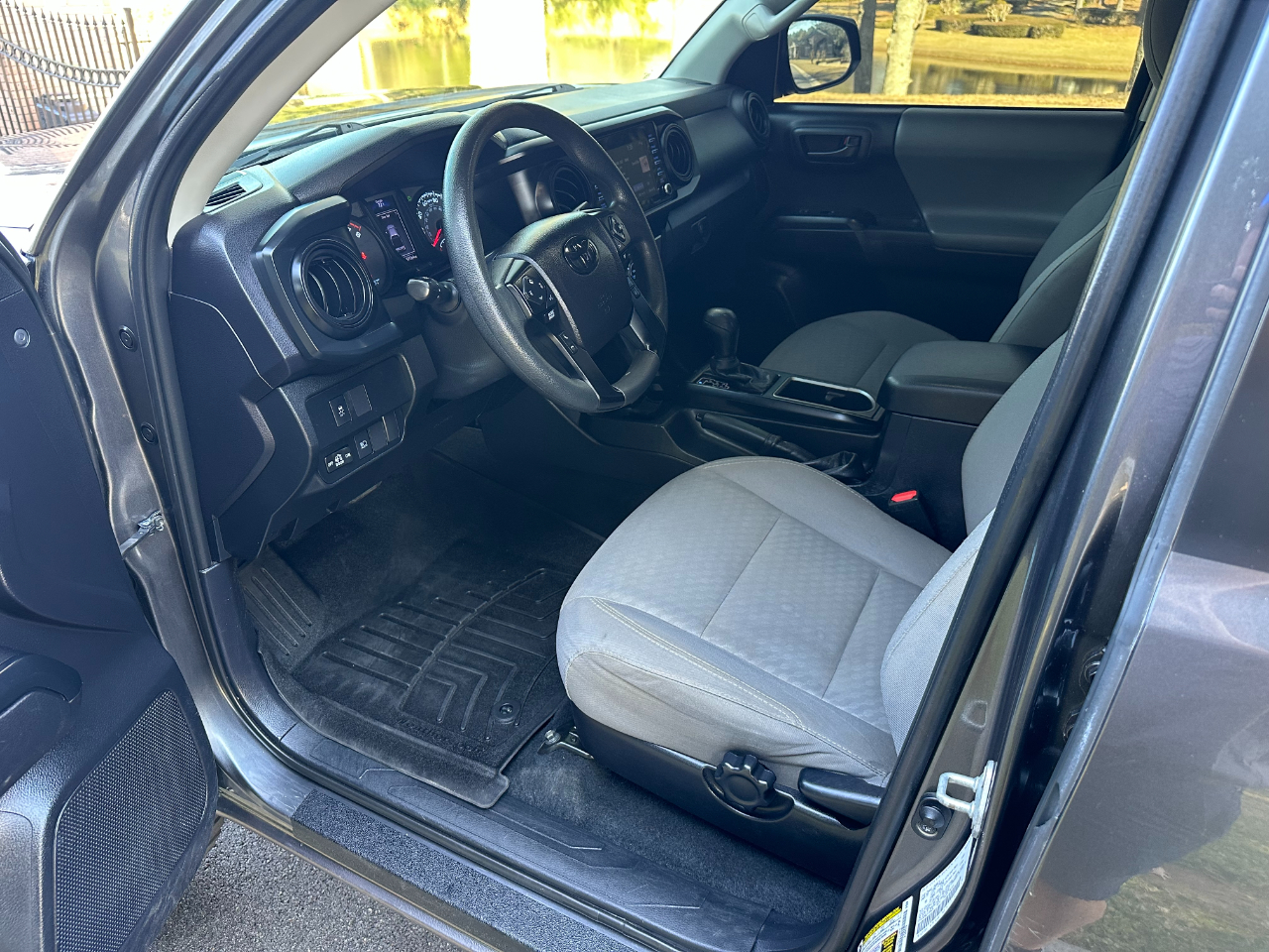 Toyota Tacoma 2WD SR5 Double Cab 5' Bed I4 AT (Natl) 2020