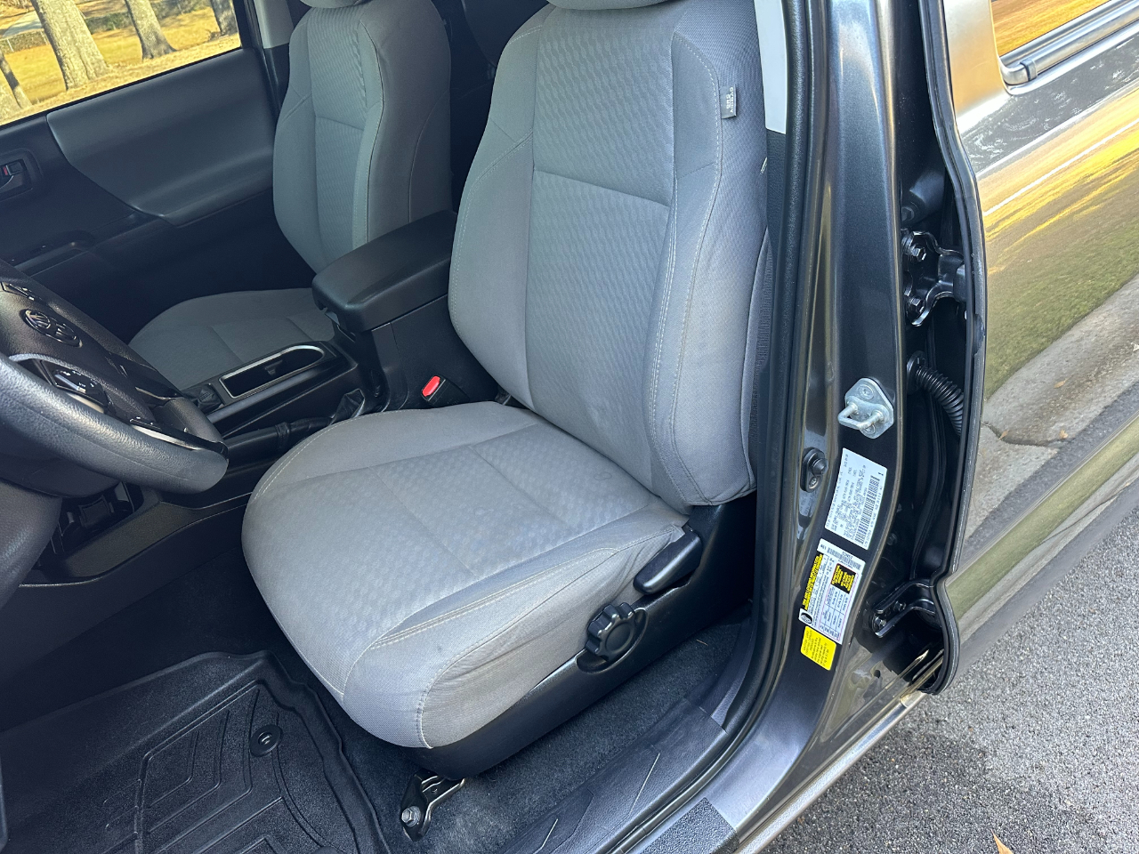 Toyota Tacoma 2WD SR5 Double Cab 5' Bed I4 AT (Natl) 2020