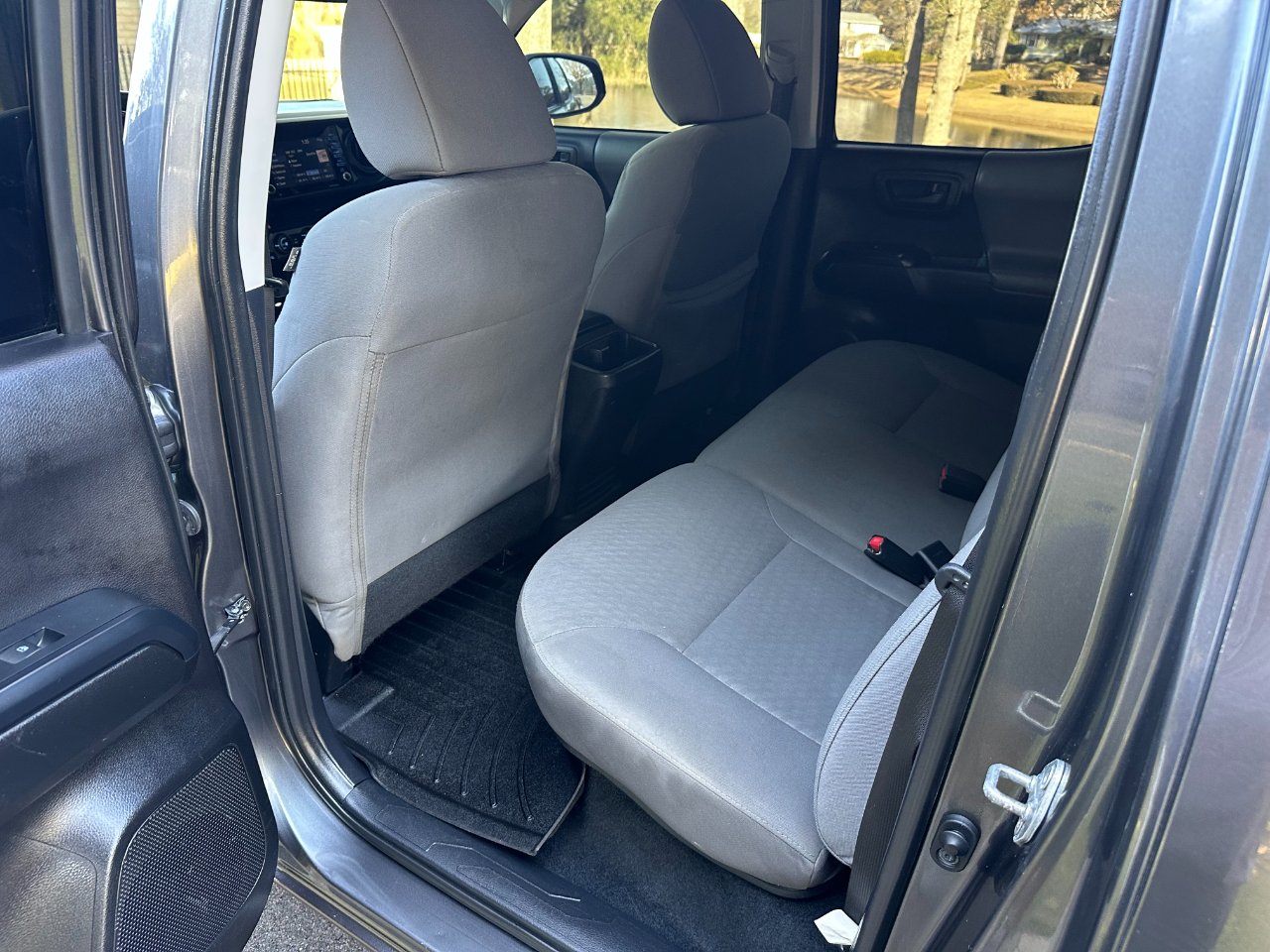 Toyota Tacoma 2WD SR5 Double Cab 5' Bed I4 AT (Natl) 2020