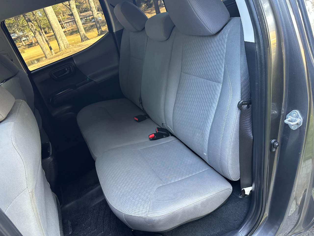 Toyota Tacoma 2WD SR5 Double Cab 5' Bed I4 AT (Natl) 2020