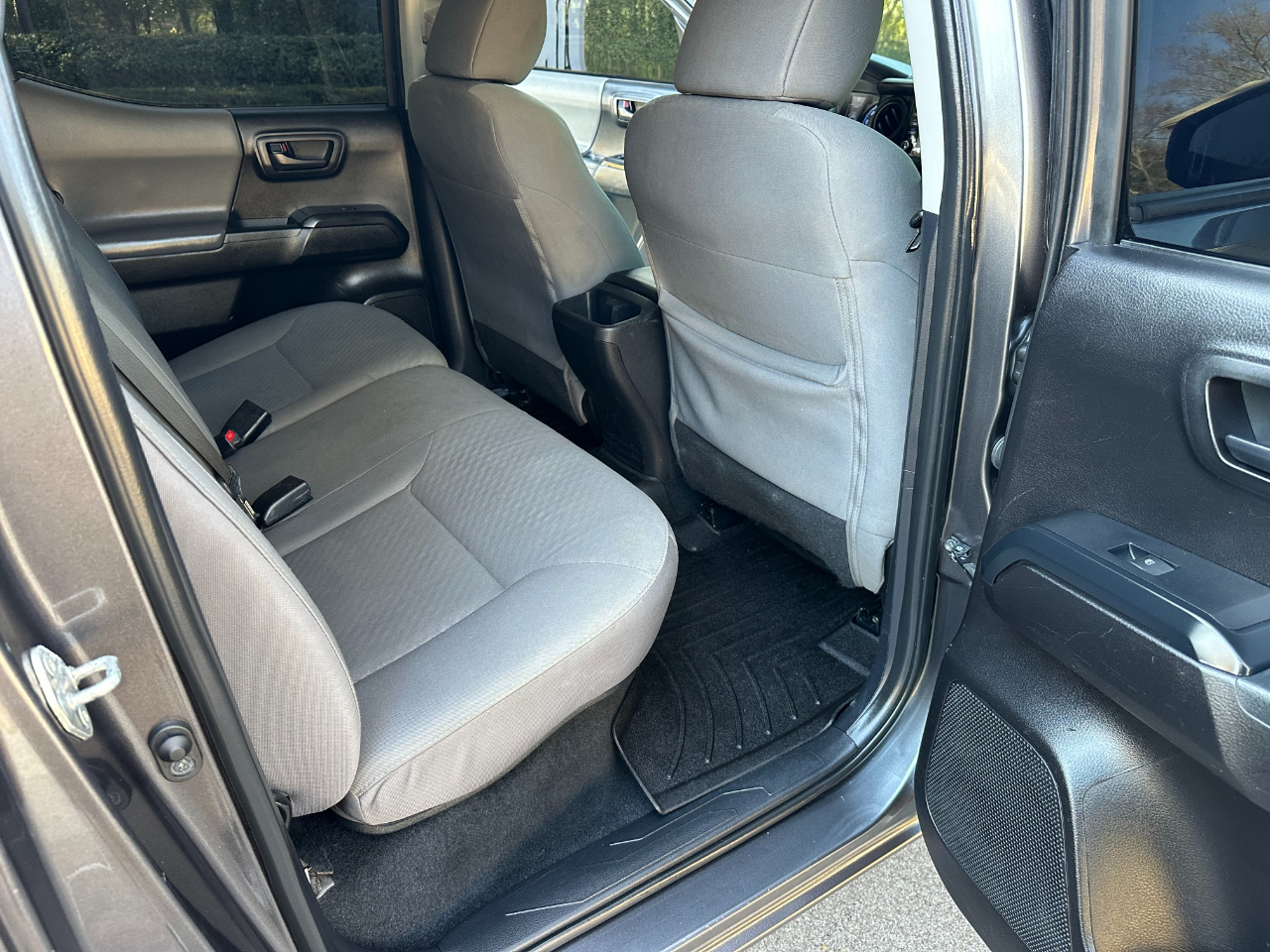 Toyota Tacoma 2WD SR5 Double Cab 5' Bed I4 AT (Natl) 2020