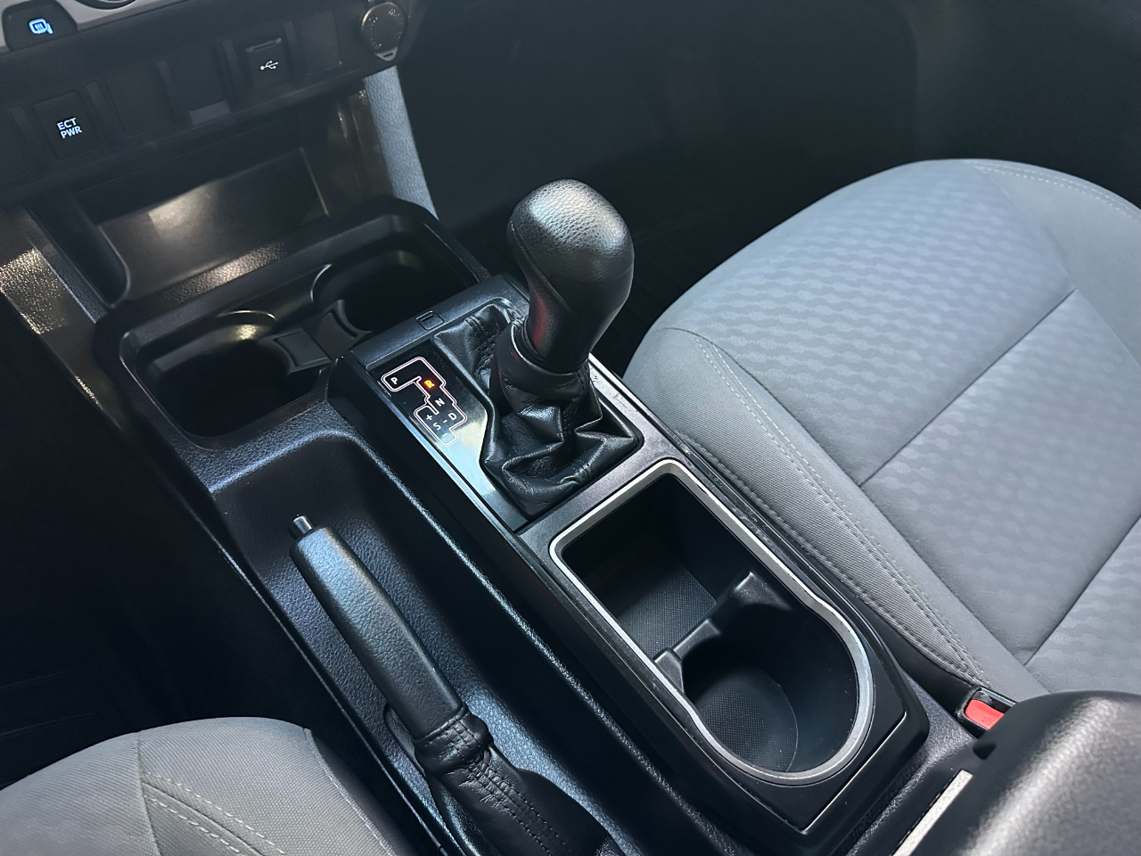 Toyota Tacoma 2WD SR5 Double Cab 5' Bed I4 AT (Natl) 2020